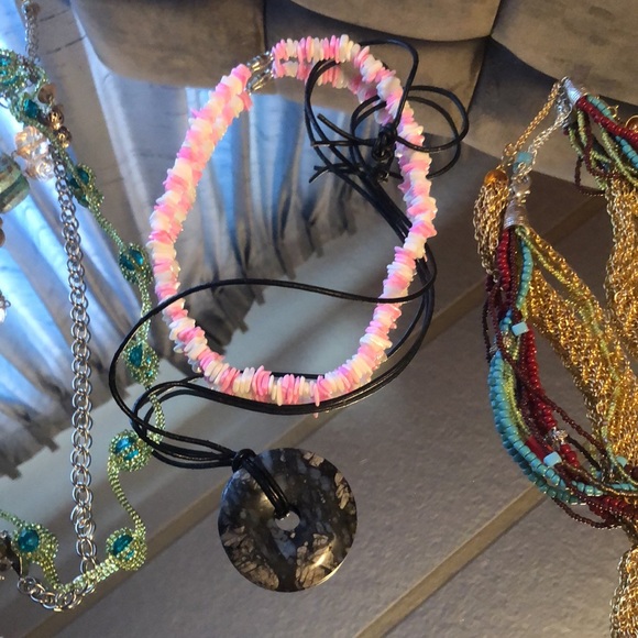 Set of (10) Vintage Necklaces - Picture 11 of 17